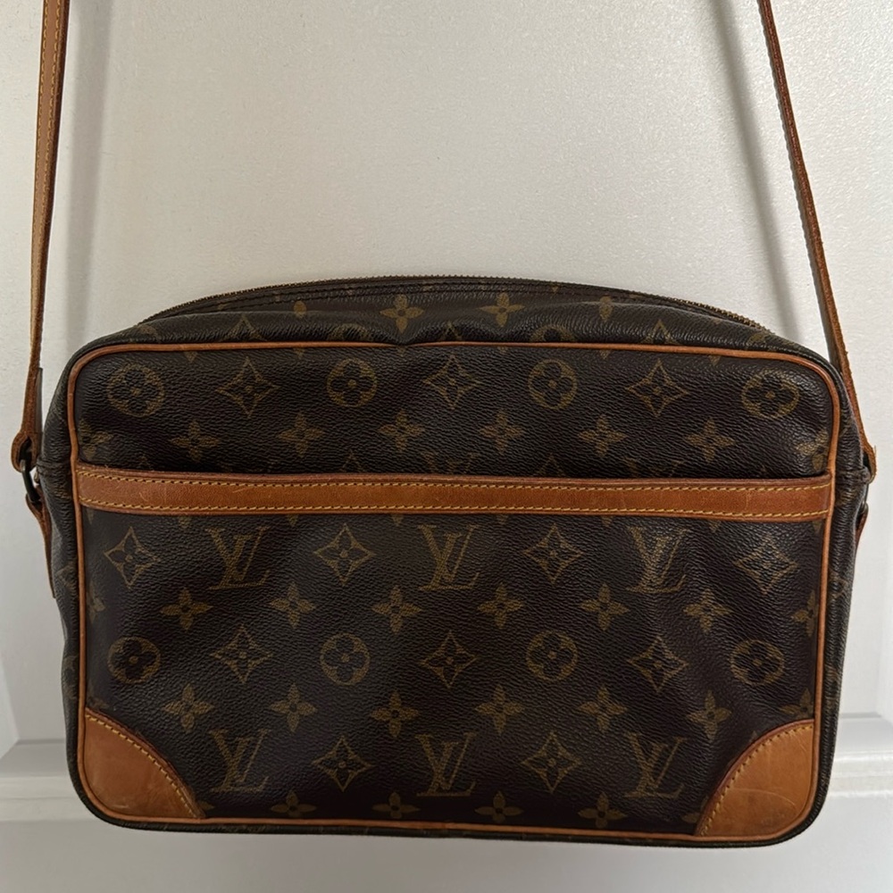 Authentic Louis Vuitton Monogram Trocadero 27